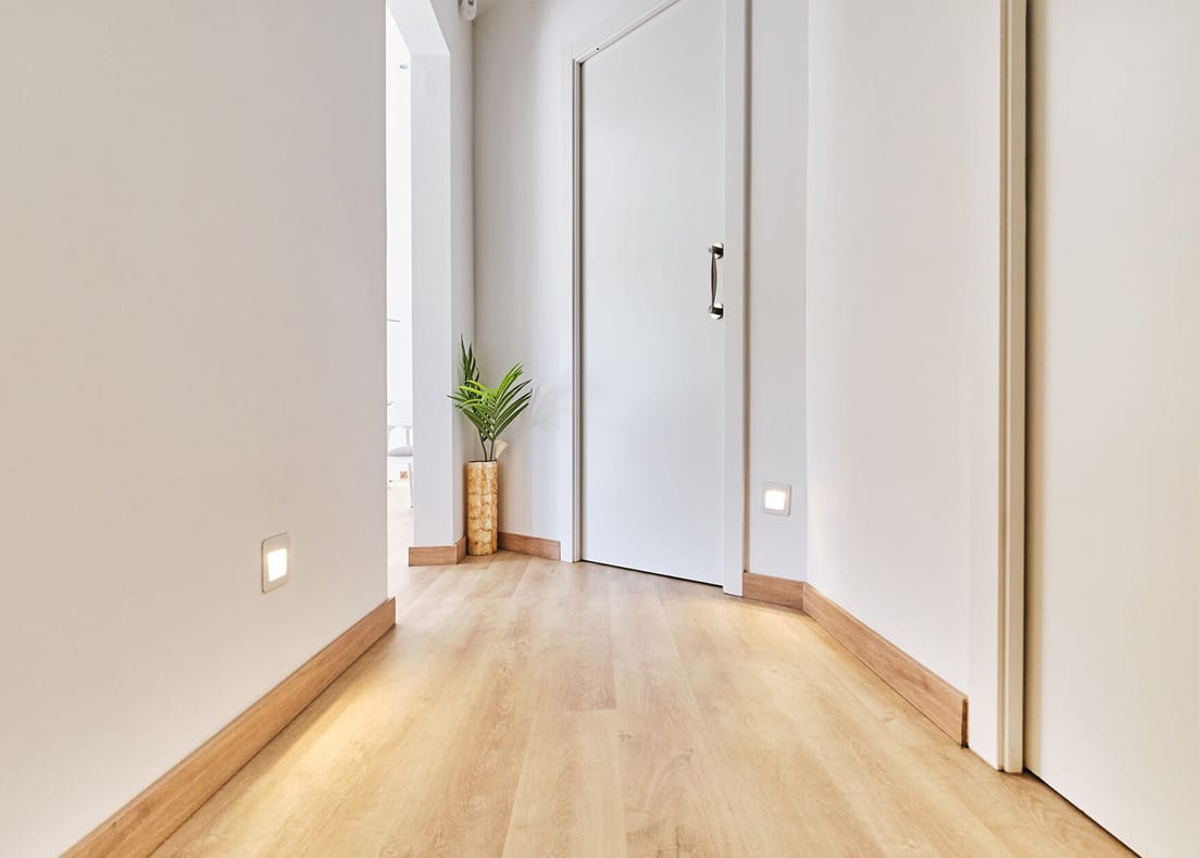 Barcelona roof studio - first floor, hallway with wooden floor that leads to the bedrooms, designed by Beatrice Leupold Barcelona roof studio - first floor, hallway with wooden floor that leads to the bedrooms, designed by Beatrice Leupold
