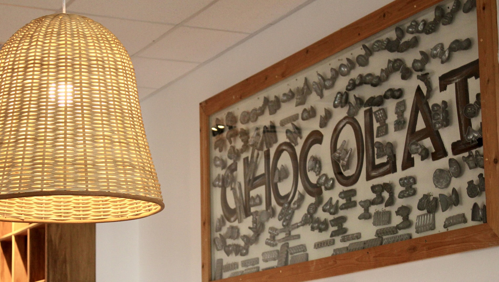 Café Crème Miami Restaurant - picture of a frame on the wall with the words chocolate in it, design by Beatrice Leupold Café Crème Miami Restaurant - picture of a frame on the wall with the words chocolate in it, design by Beatrice Leupold