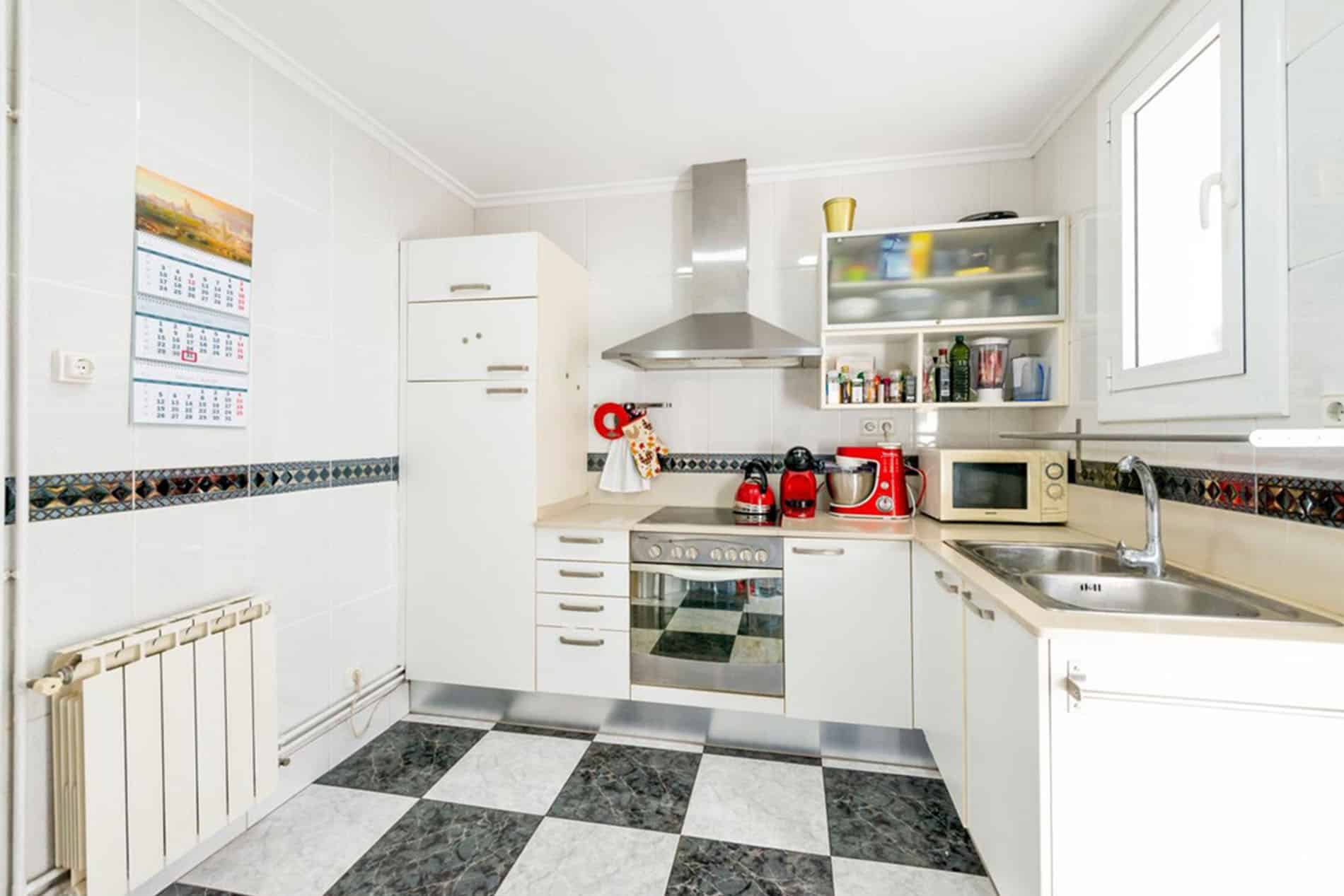 1_0001_barcelona before 4 Modular Business Office - view of the front porch with wooden roof, designed by Beatrice Leupold